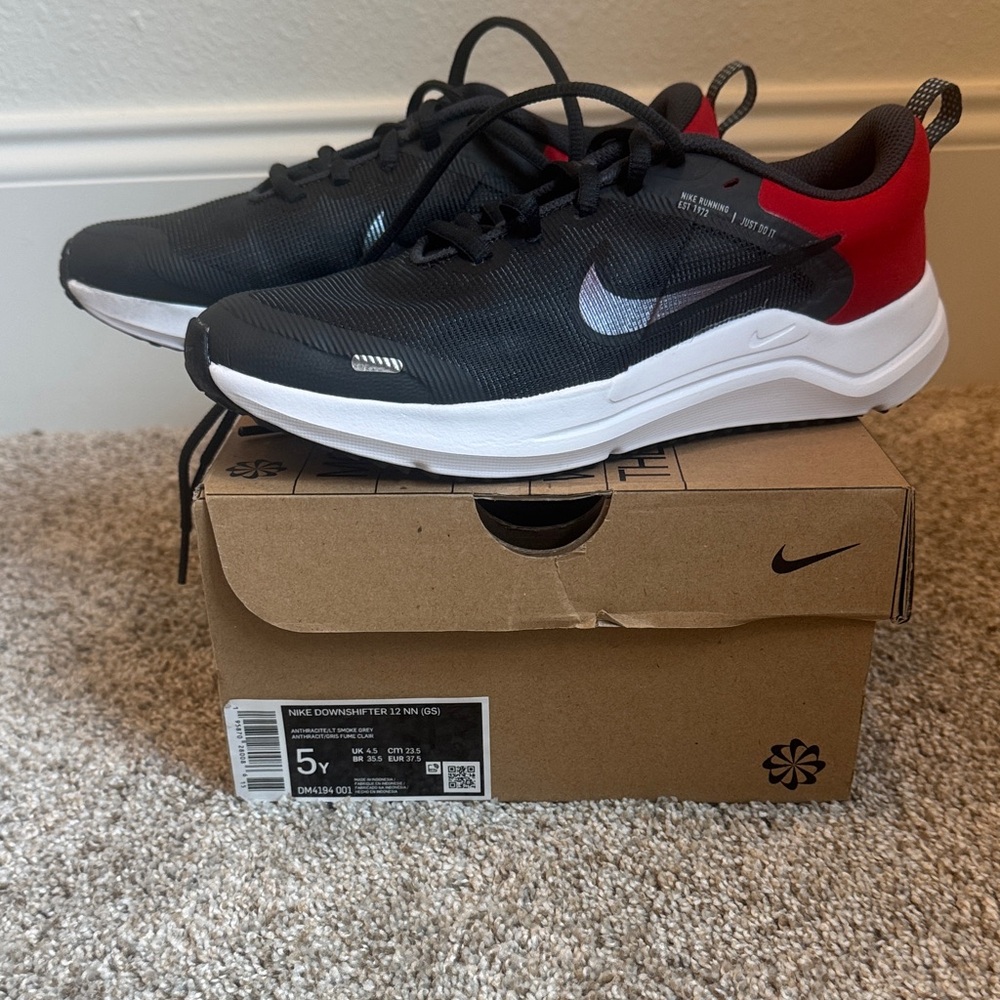 Nike Downshifter 12 GS Boys Running Shoes Black/Red Size 5Y New